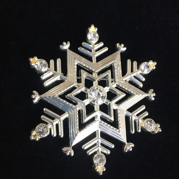 Jewelry - Vintage Silver Tone Snowflake Brooch Pin - Picture 3 of 8
